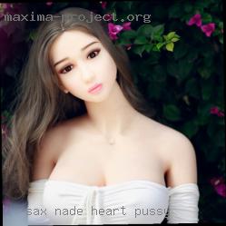 Sax nade beautiful janpan girl heart pussy.